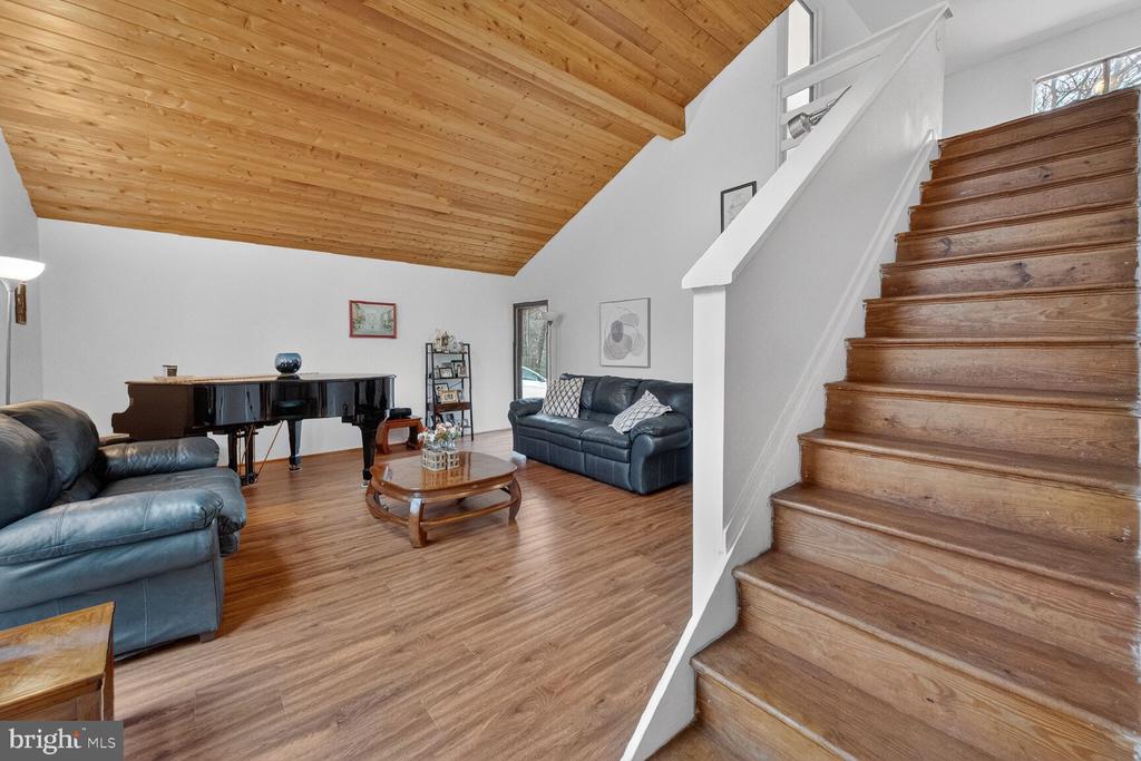 11704 FOXVALE COURT