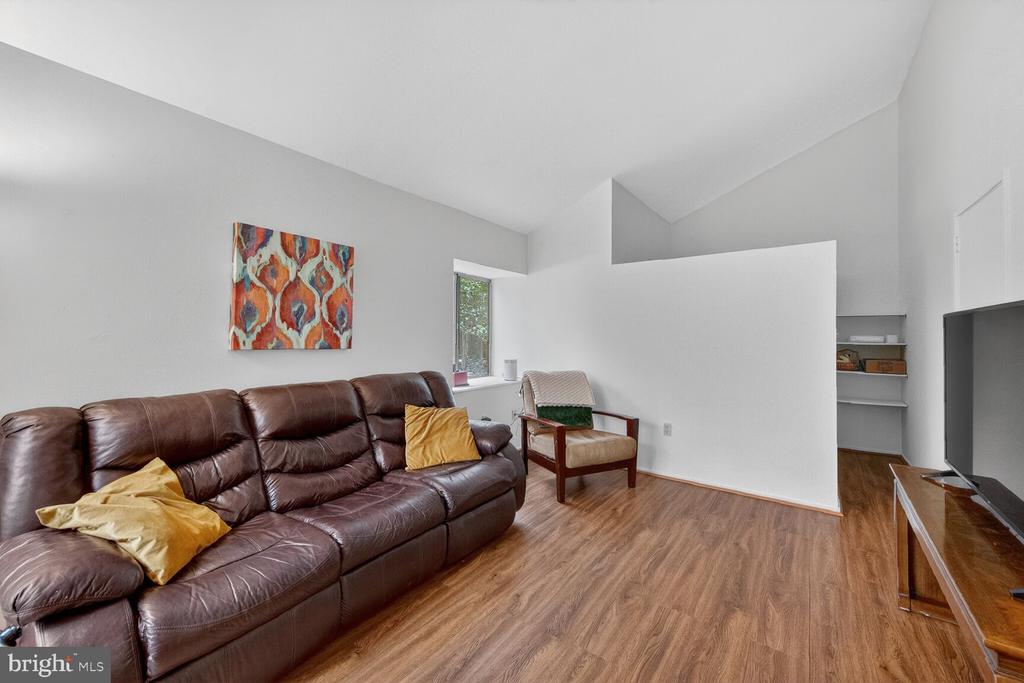 11704 FOXVALE COURT