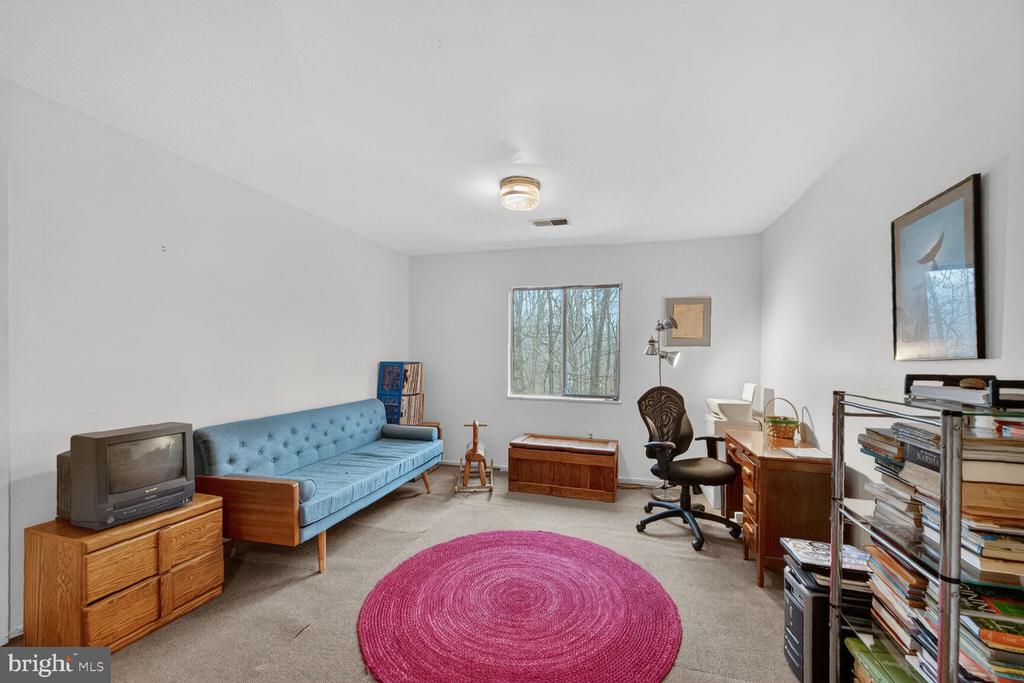 11704 FOXVALE COURT