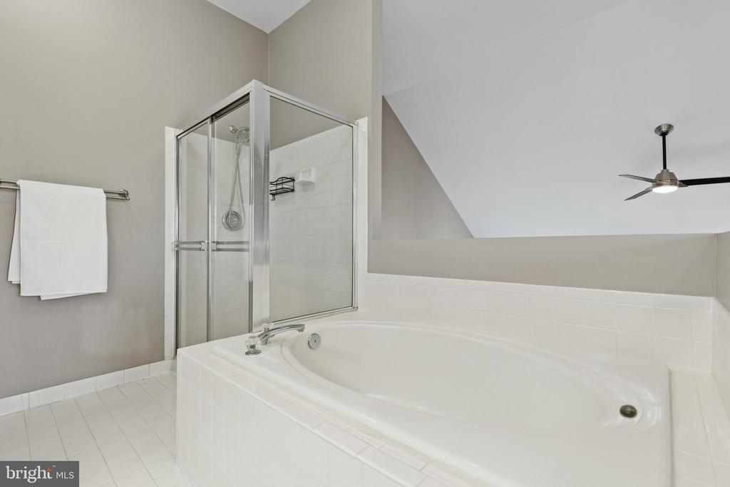 2558 JAMES MONROE CIRCLE