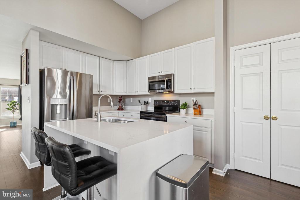 2558 JAMES MONROE CIRCLE