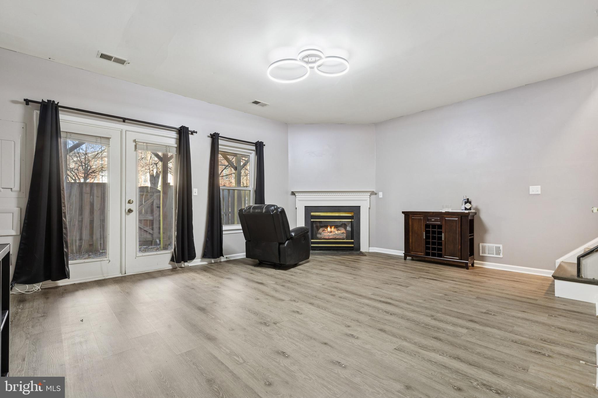 2558 JAMES MONROE CIRCLE