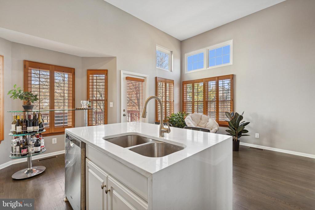 2558 JAMES MONROE CIRCLE