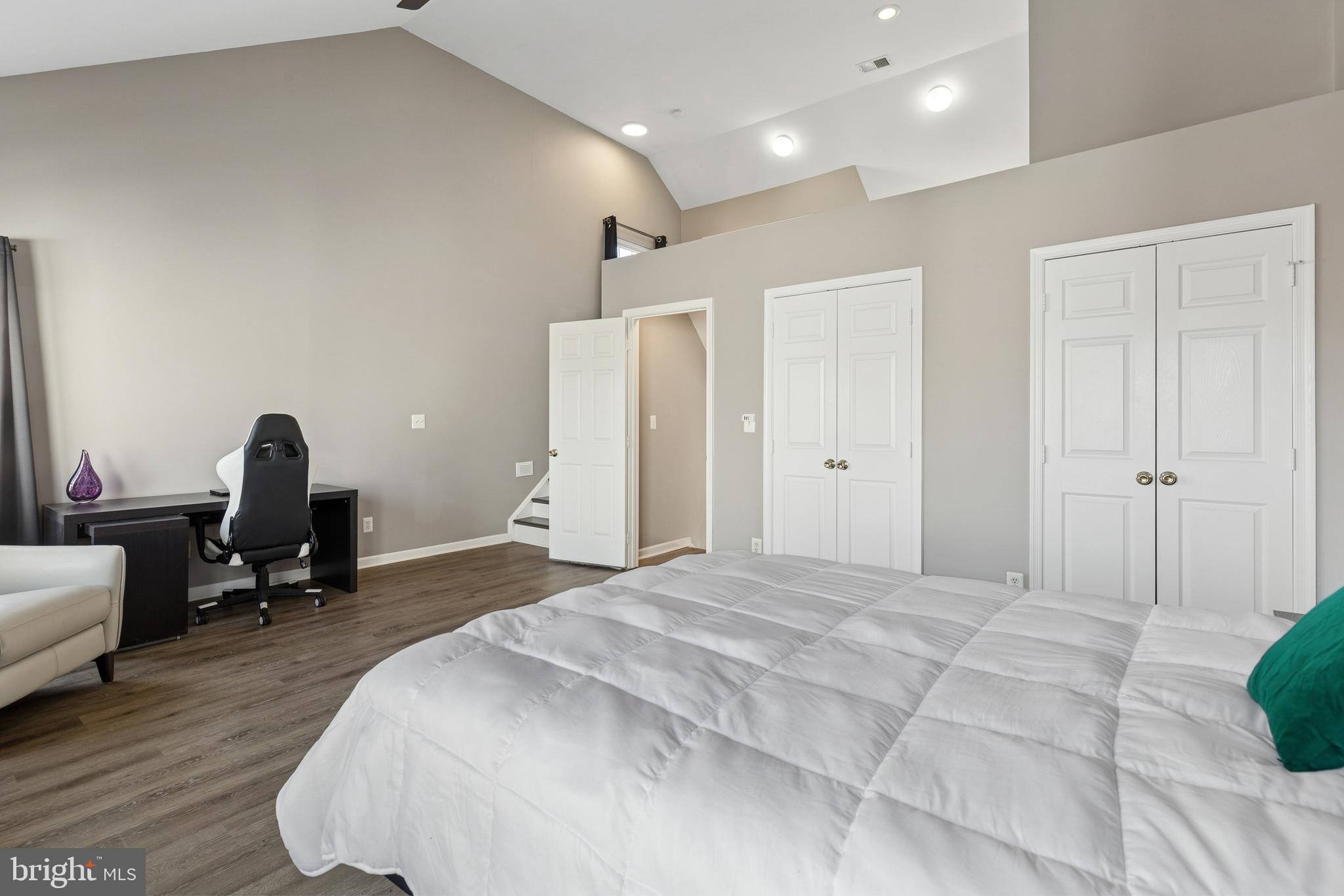 2558 JAMES MONROE CIRCLE