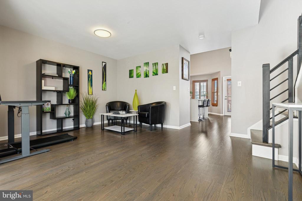 2558 JAMES MONROE CIRCLE
