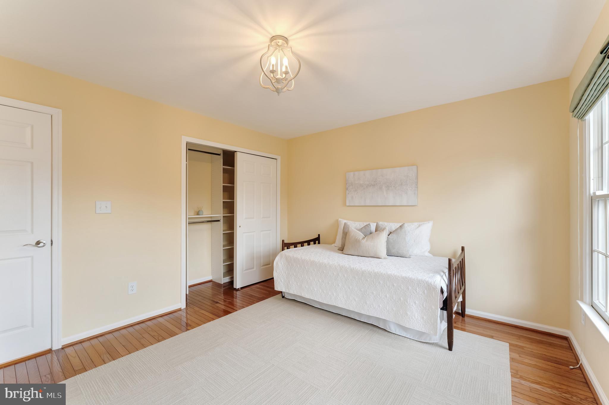 10812 CRIPPEN VALE COURT