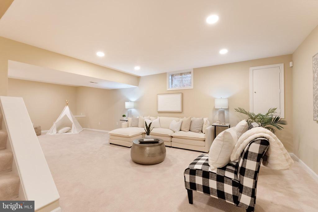 10812 CRIPPEN VALE COURT