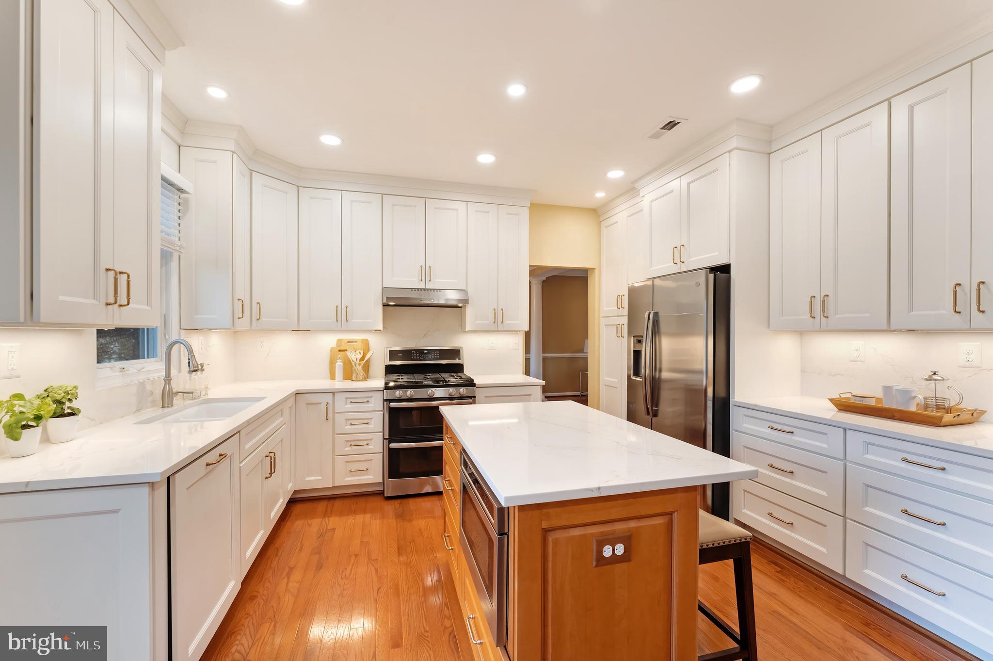 10812 CRIPPEN VALE COURT