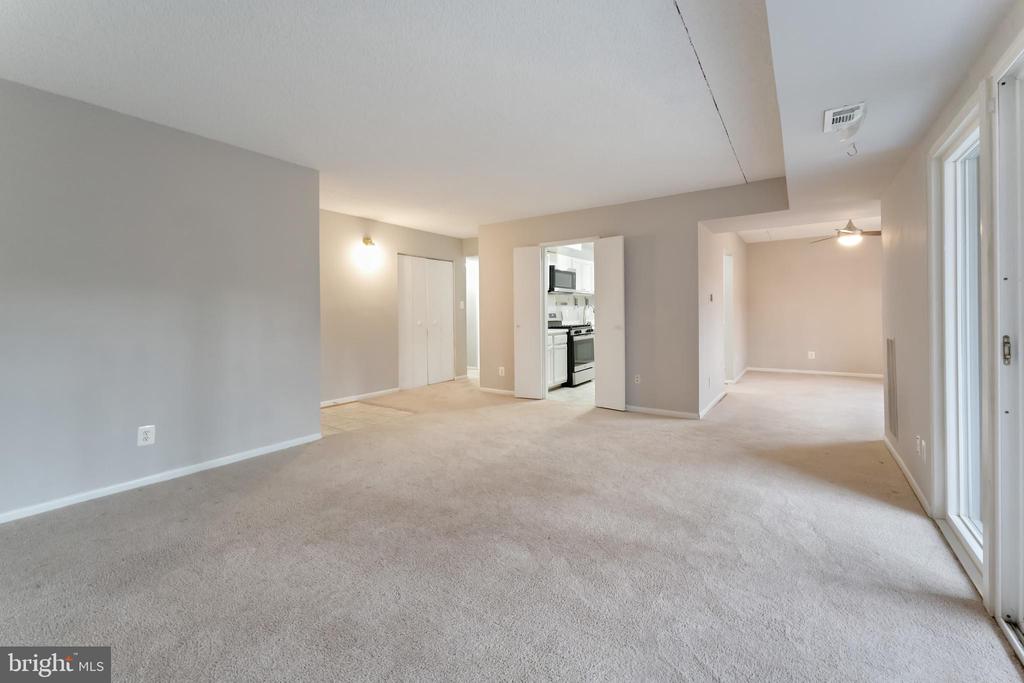 11833 SHIRE COURT 11B