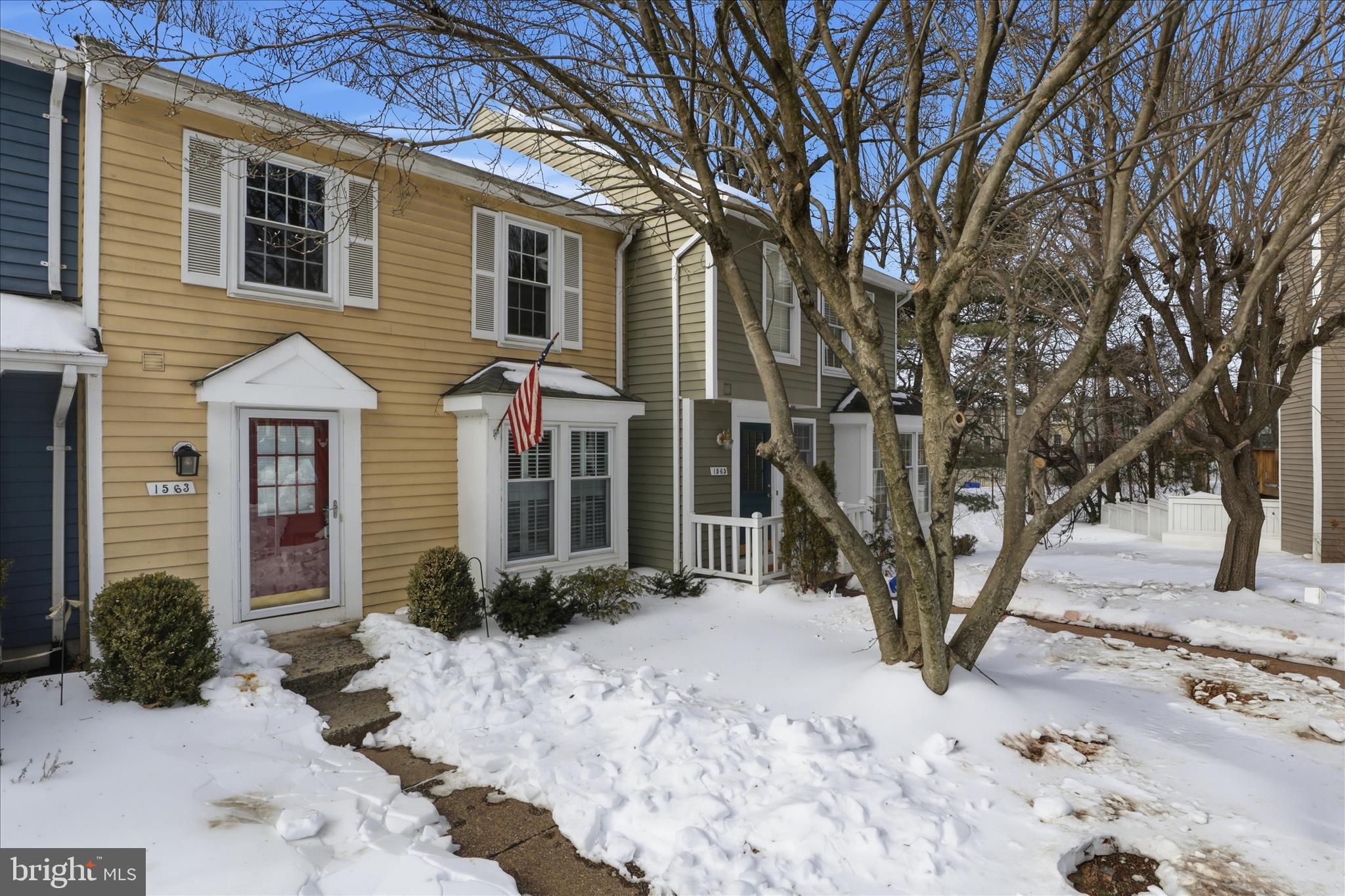 1563 TWISTED OAK DRIVE