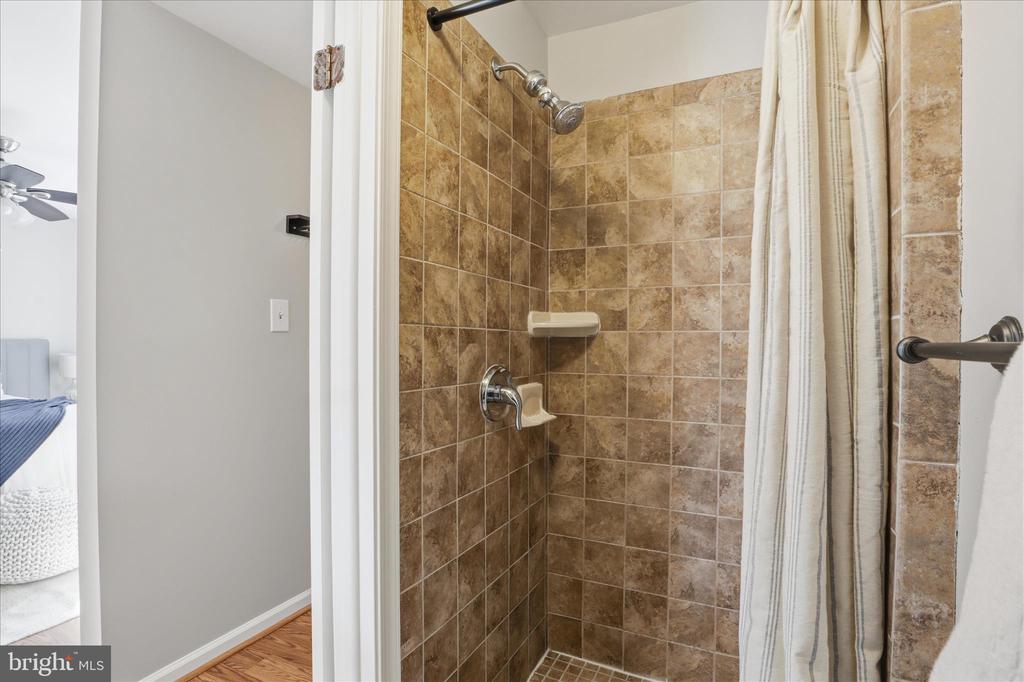 1563 TWISTED OAK DRIVE