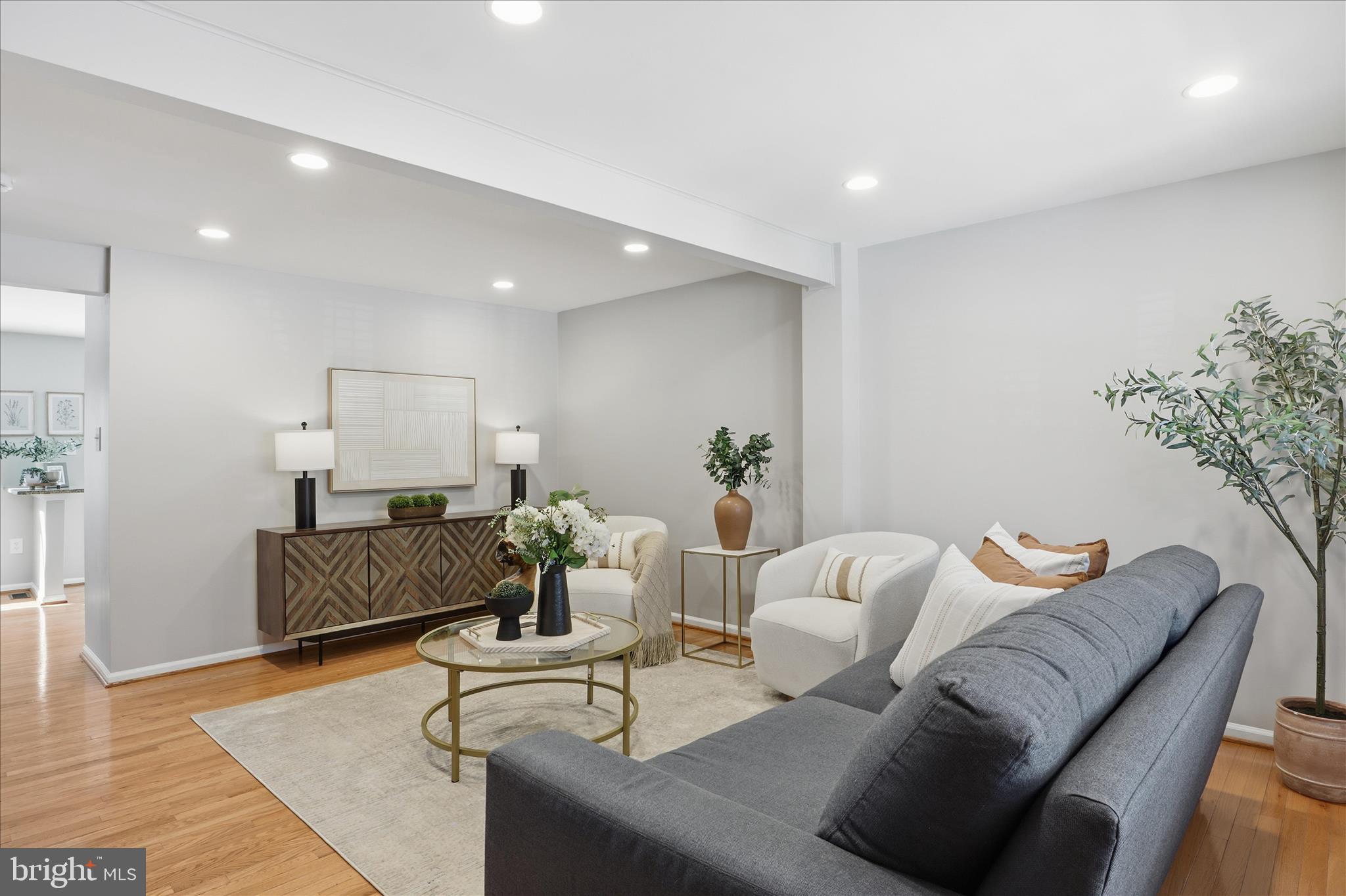 1563 TWISTED OAK DRIVE