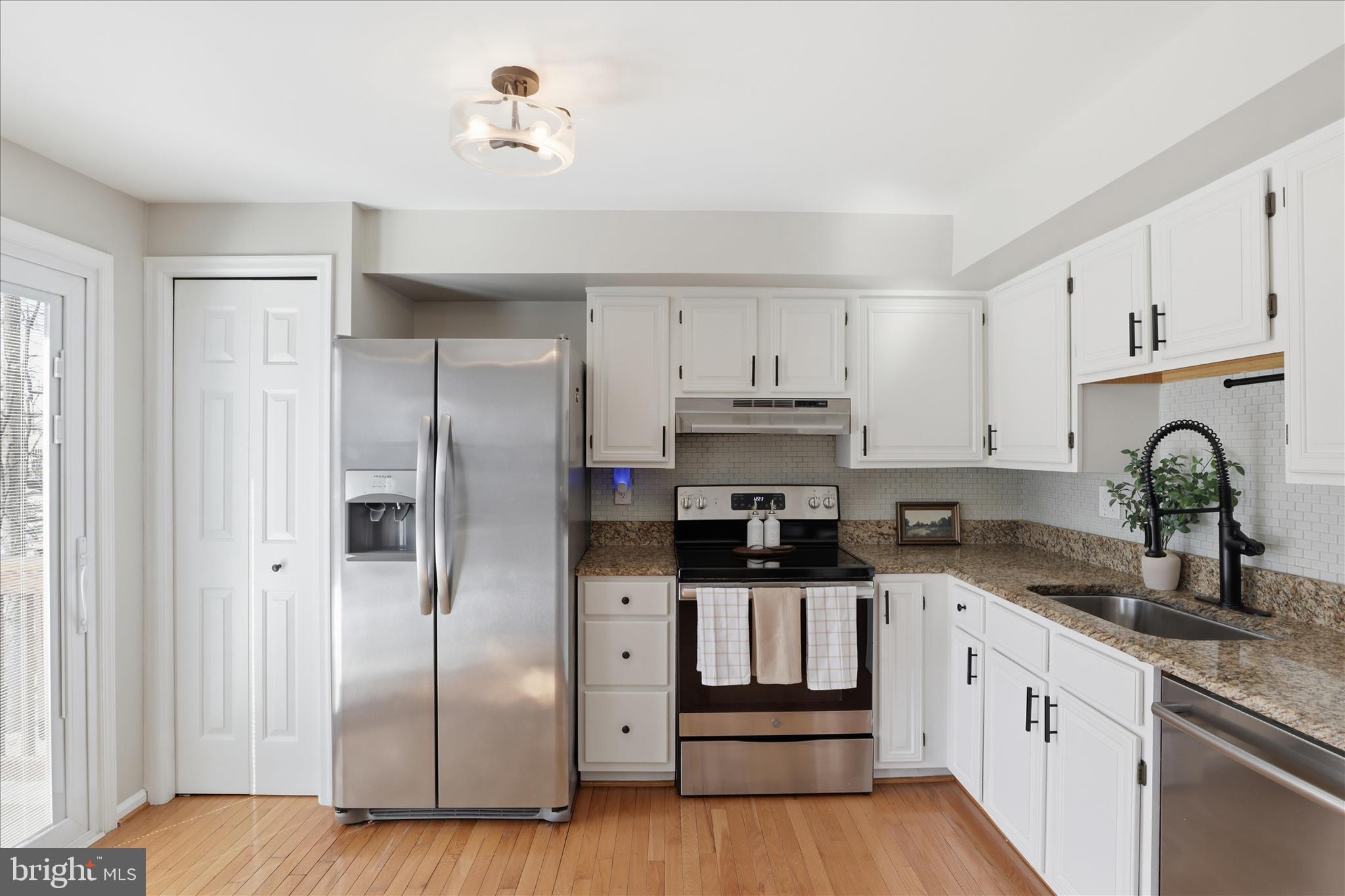 1563 TWISTED OAK DRIVE