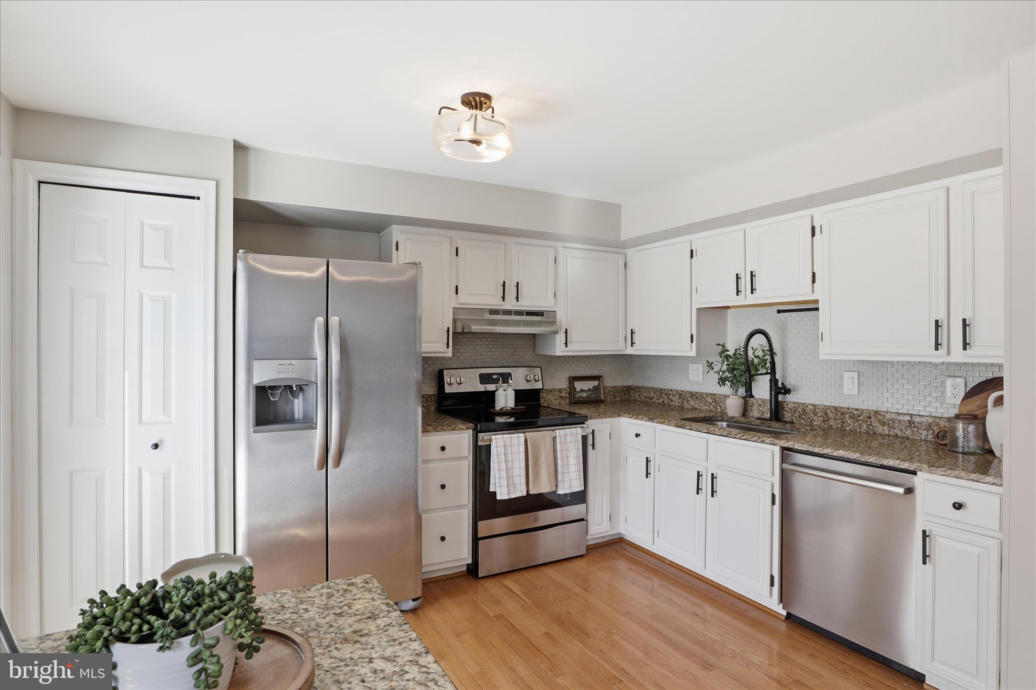 1563 TWISTED OAK DRIVE