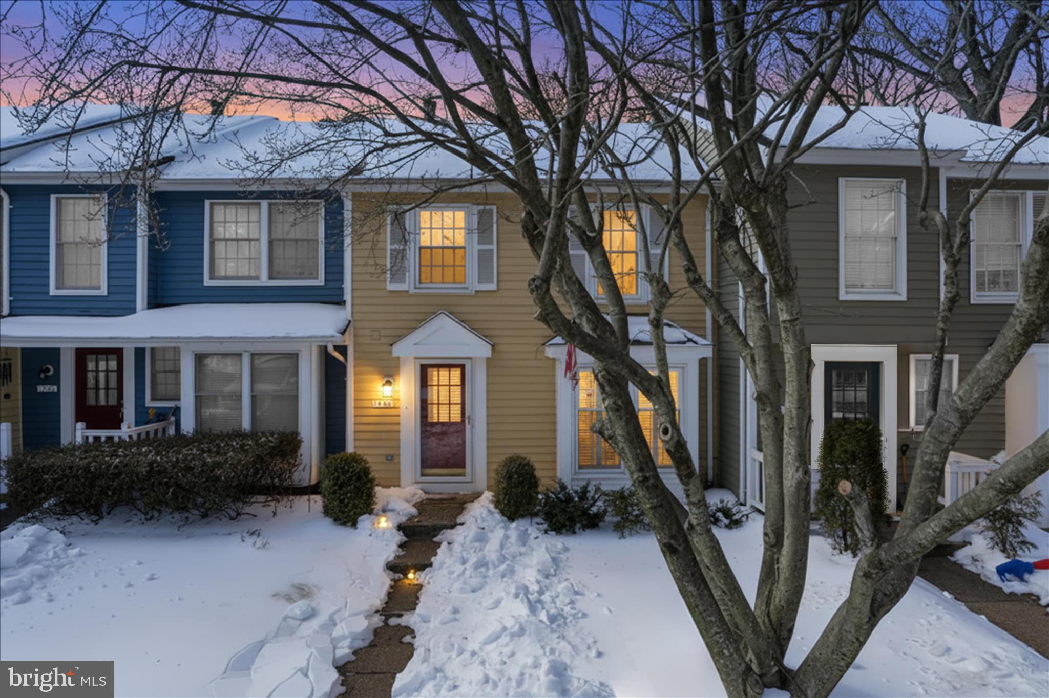 1563 TWISTED OAK DRIVE