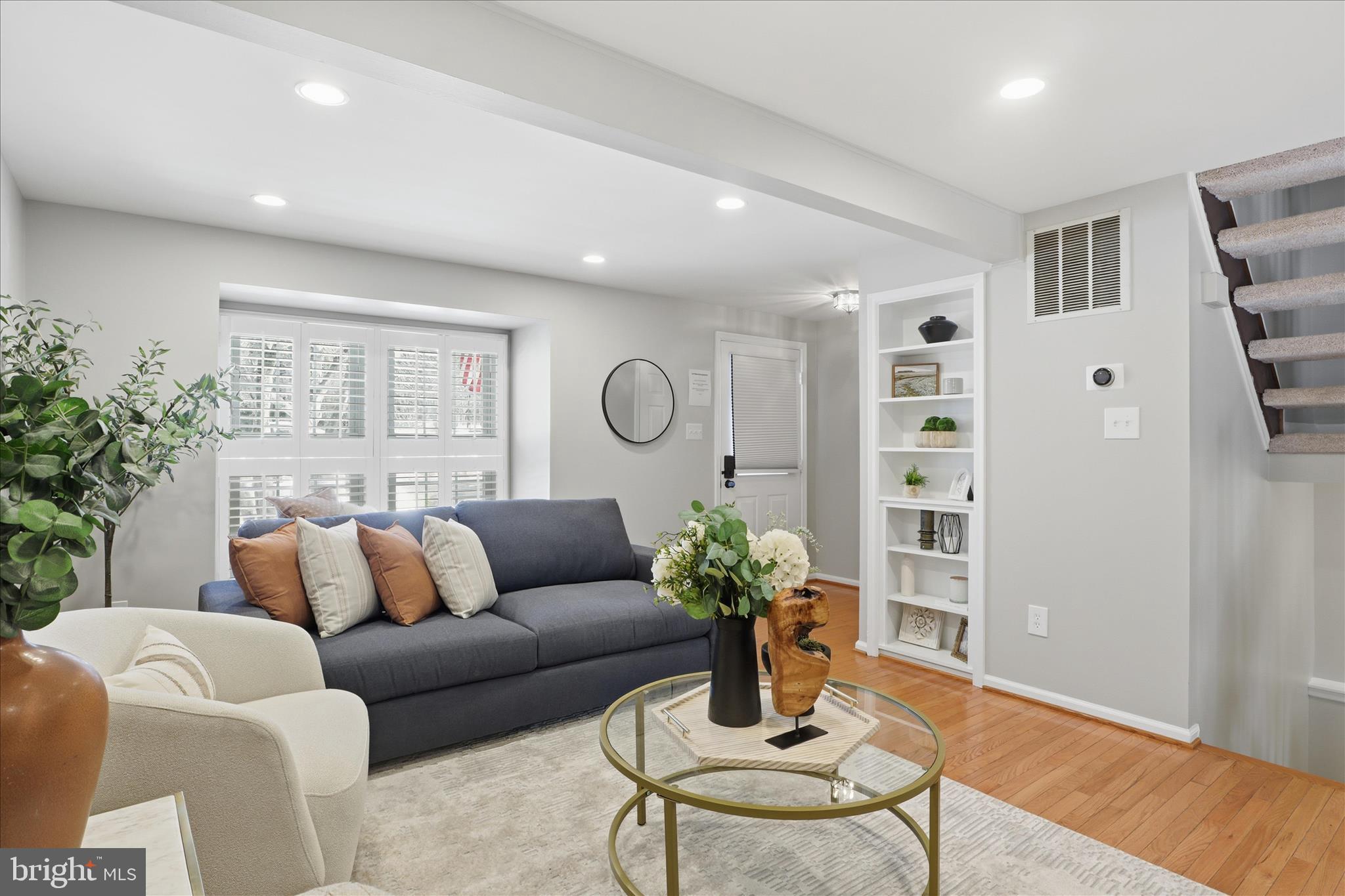 1563 TWISTED OAK DRIVE