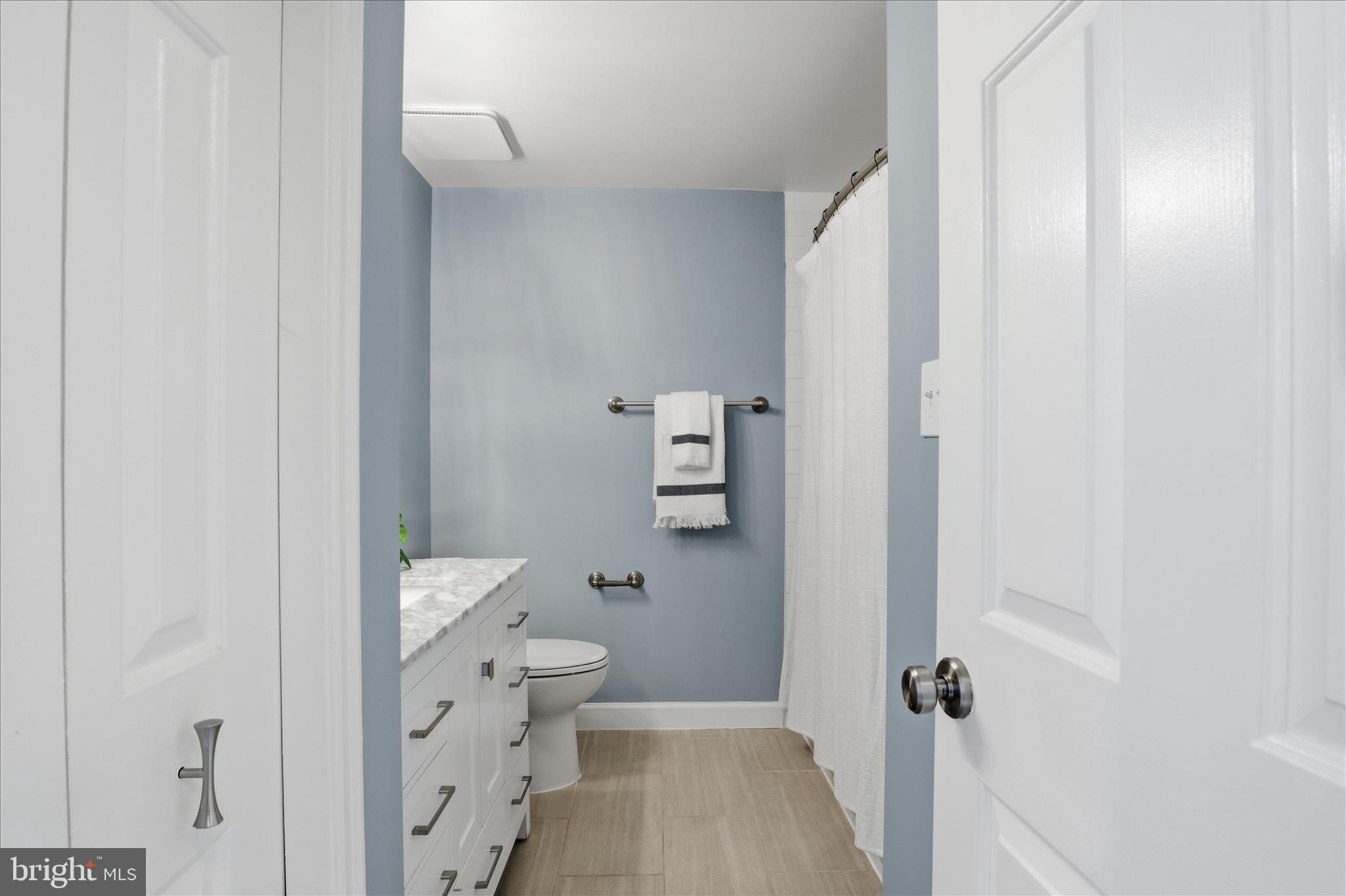 1563 TWISTED OAK DRIVE