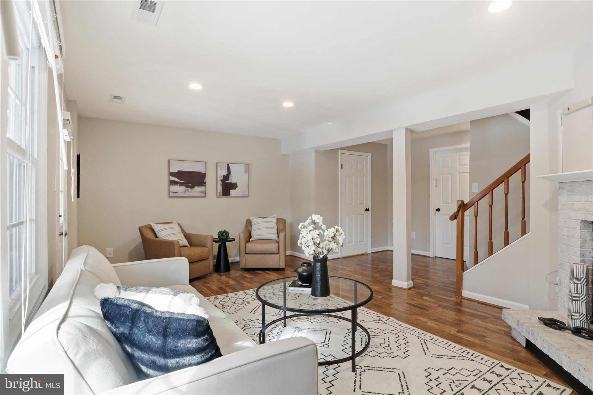 1563 TWISTED OAK DRIVE