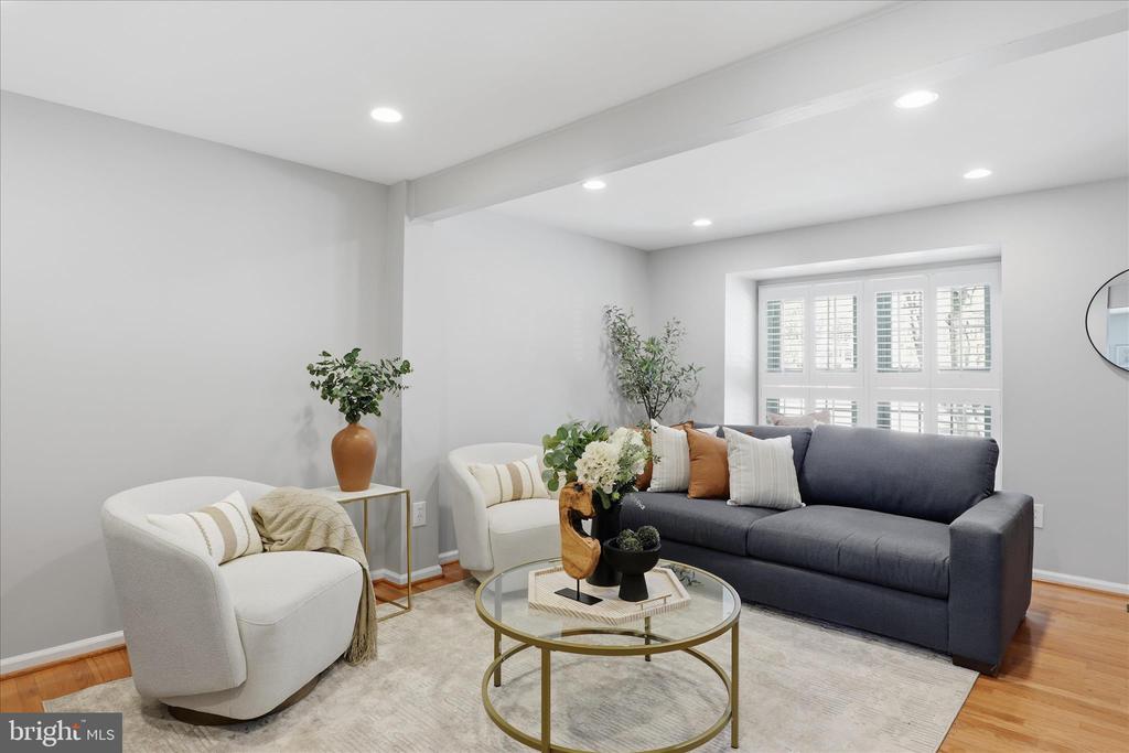 1563 TWISTED OAK DRIVE