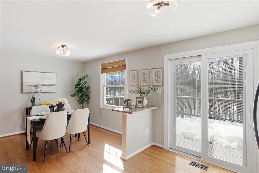 1563 TWISTED OAK DRIVE