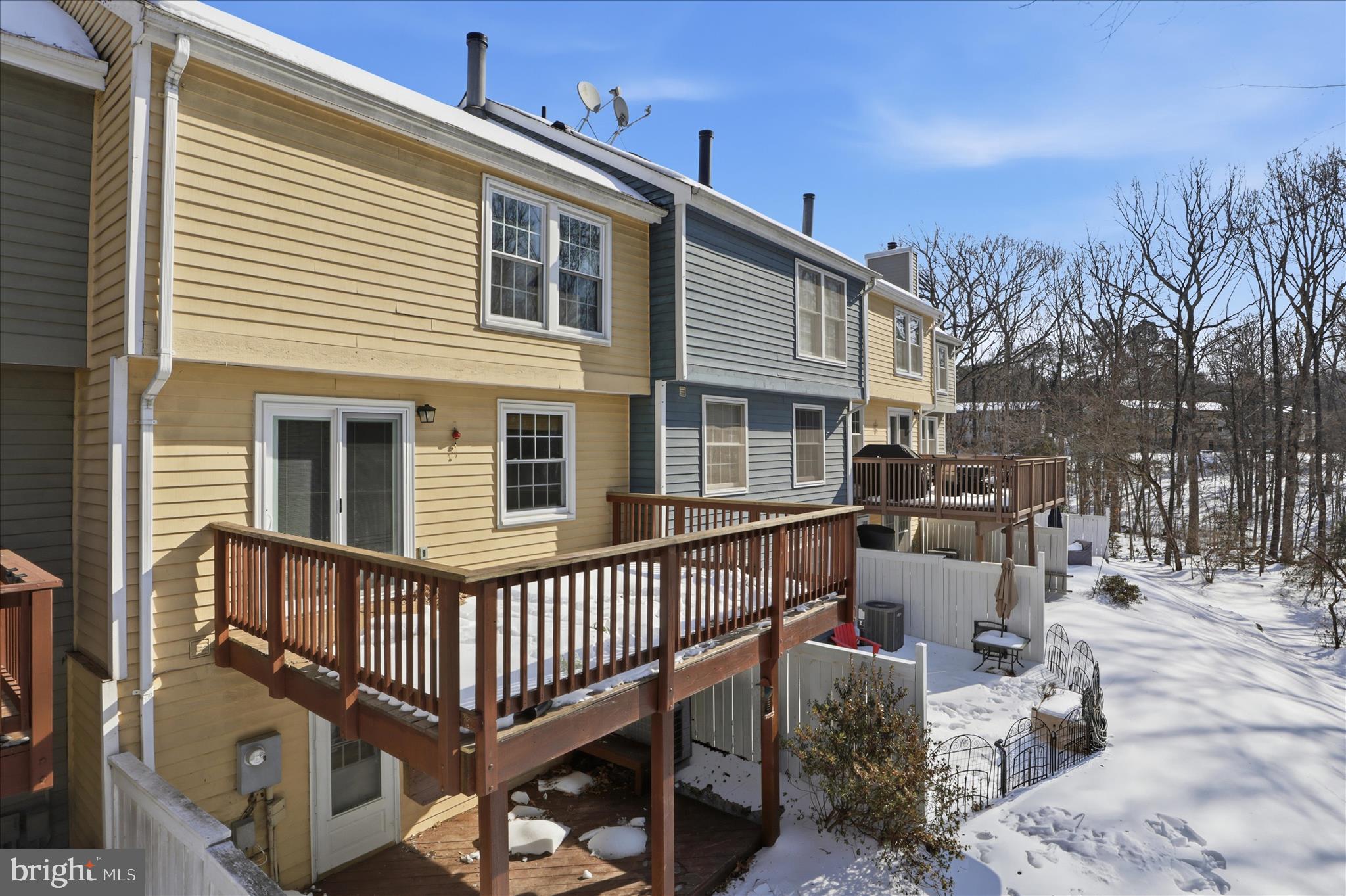 1563 TWISTED OAK DRIVE