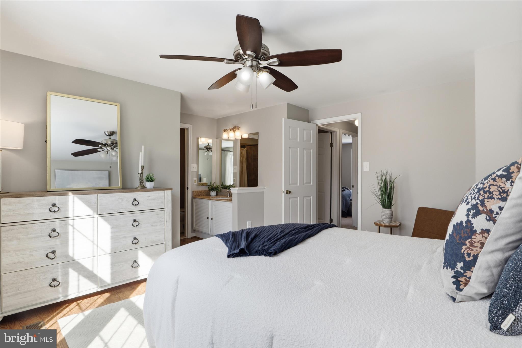 1563 TWISTED OAK DRIVE