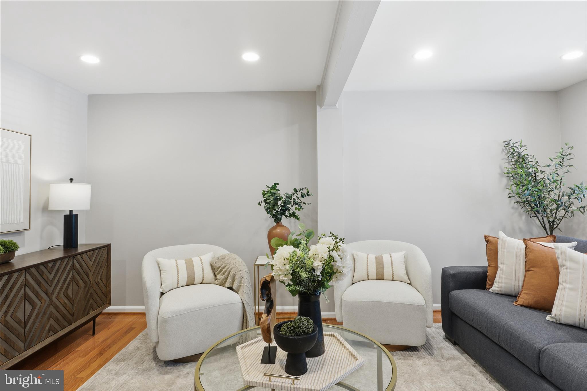1563 TWISTED OAK DRIVE