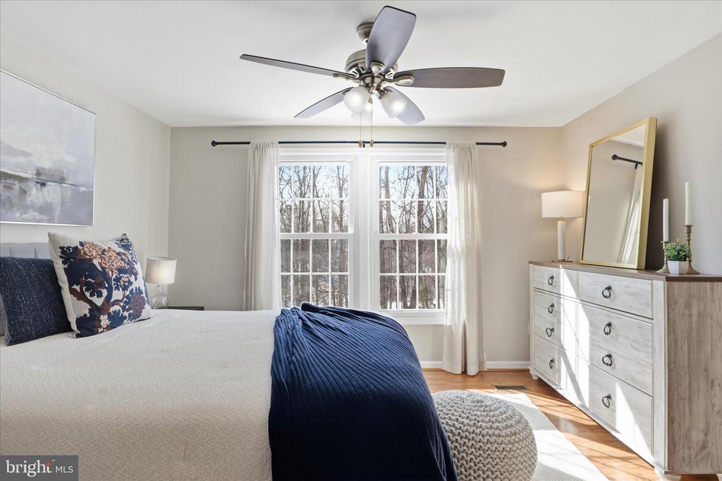 1563 TWISTED OAK DRIVE