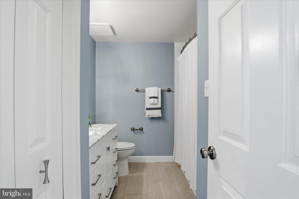 1563 TWISTED OAK DRIVE