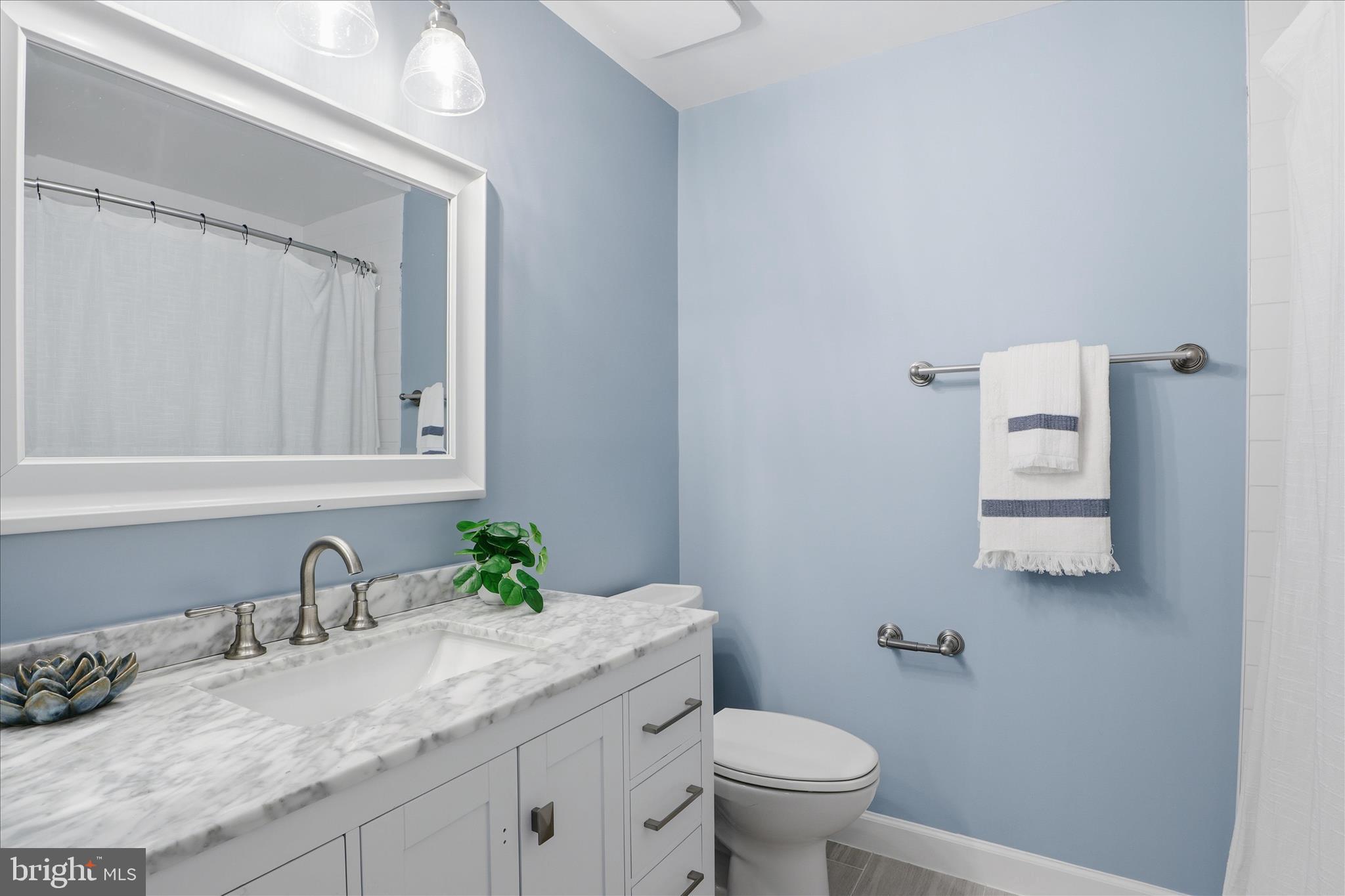 1563 TWISTED OAK DRIVE