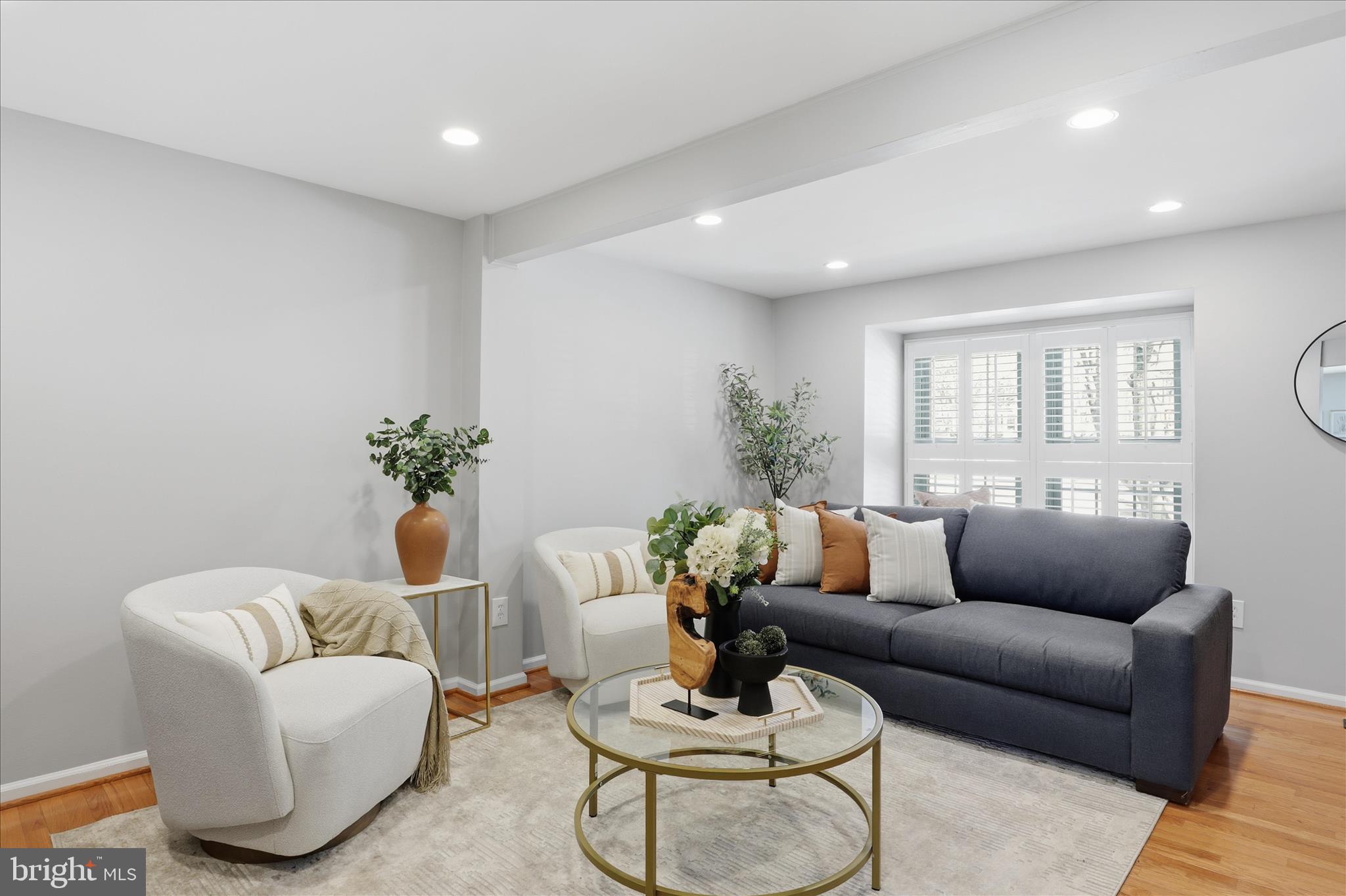 1563 TWISTED OAK DRIVE