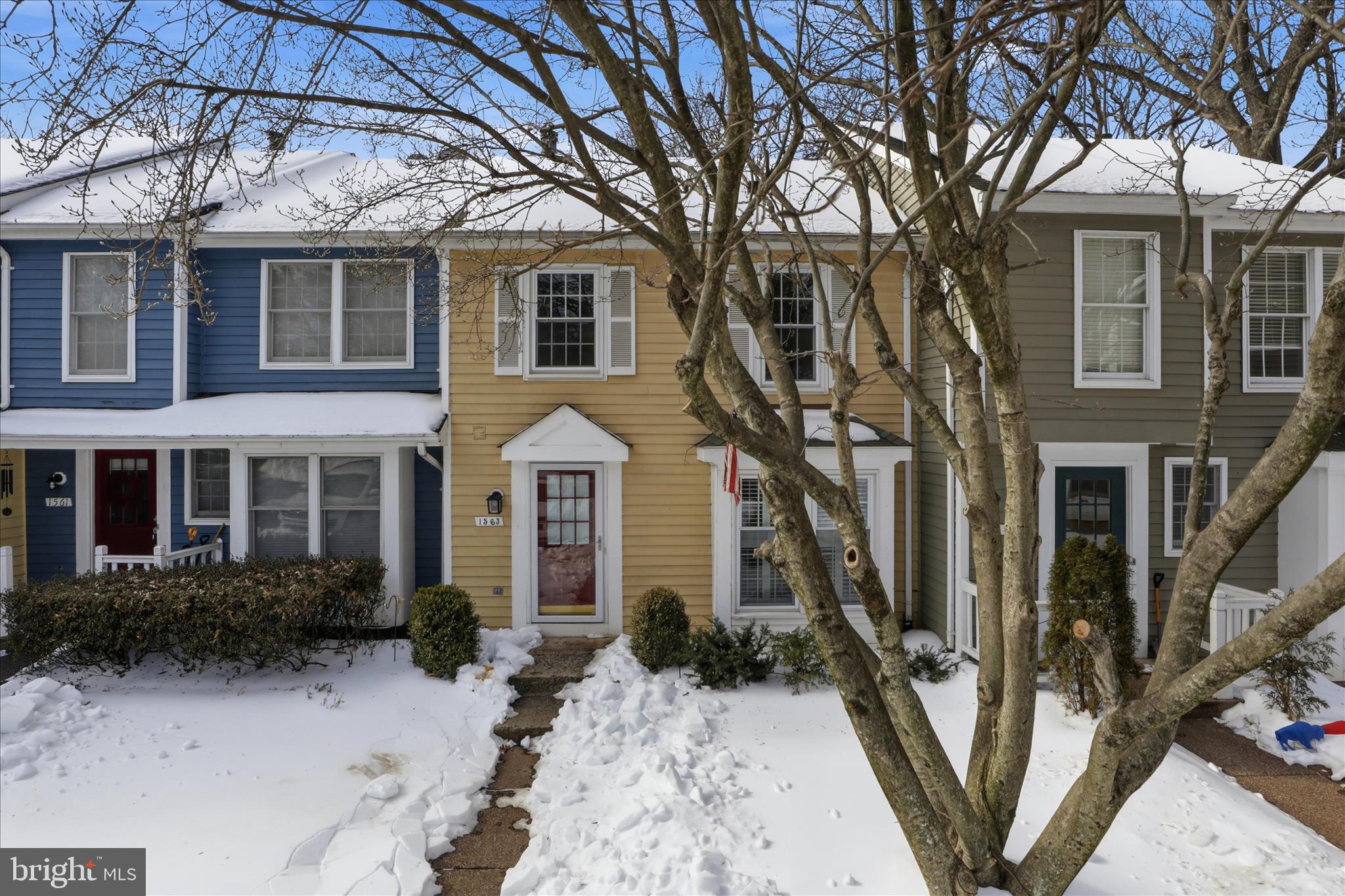 1563 TWISTED OAK DRIVE
