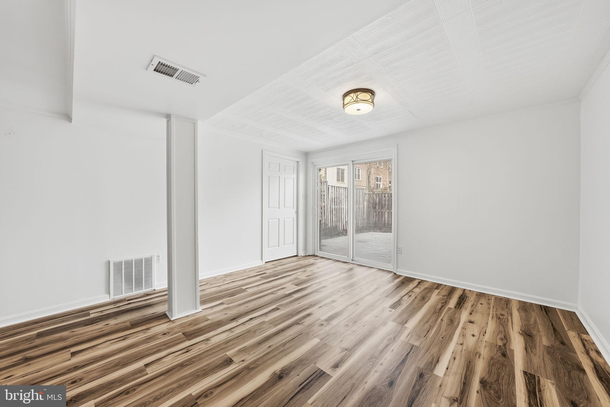 11872 SAINT TRINIANS COURT