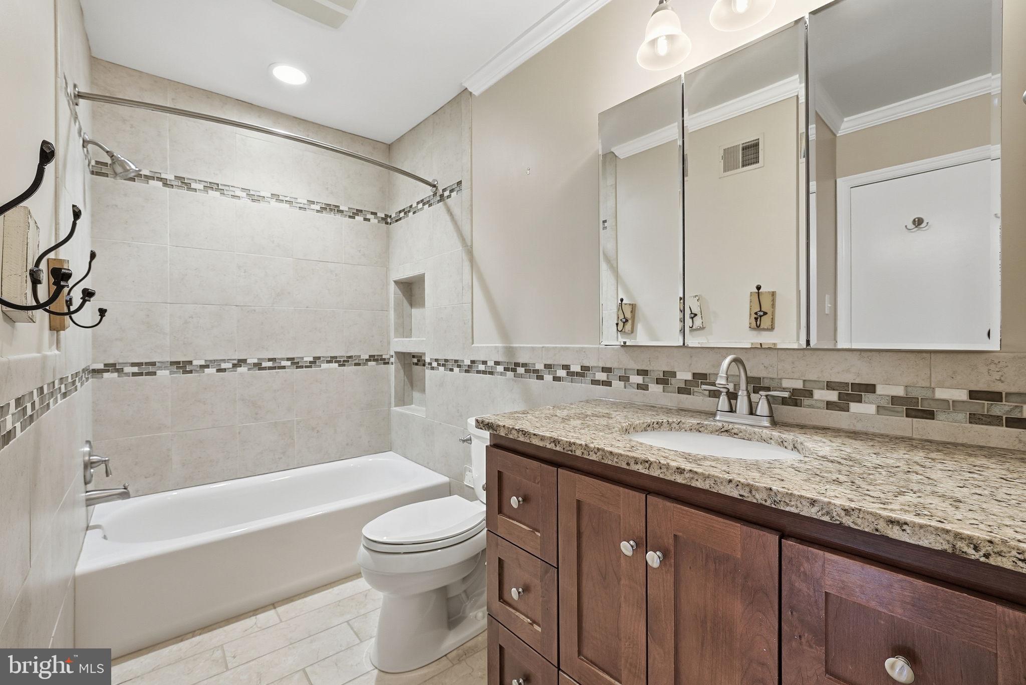 11872 SAINT TRINIANS COURT