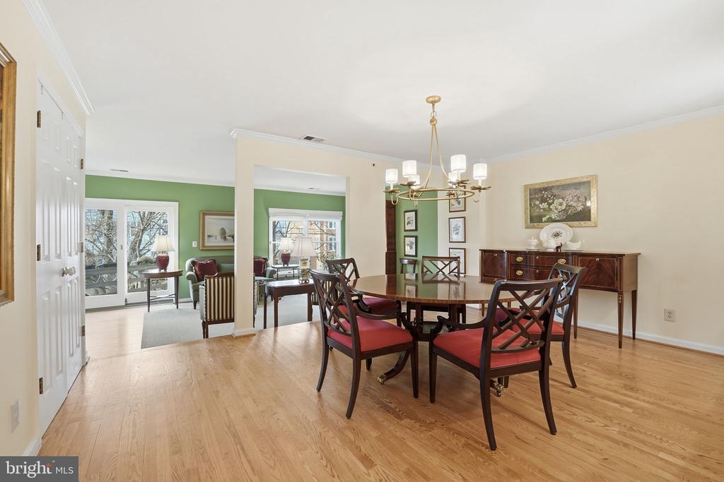 207 LOCUST STREET A SE