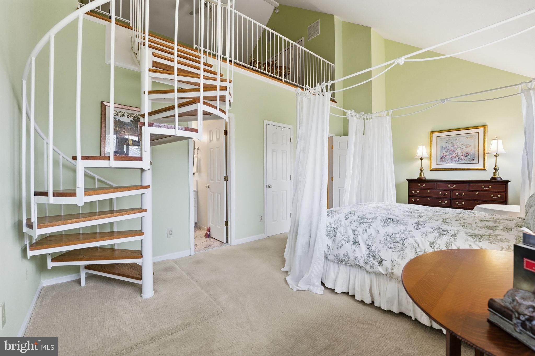 207 LOCUST STREET A SE