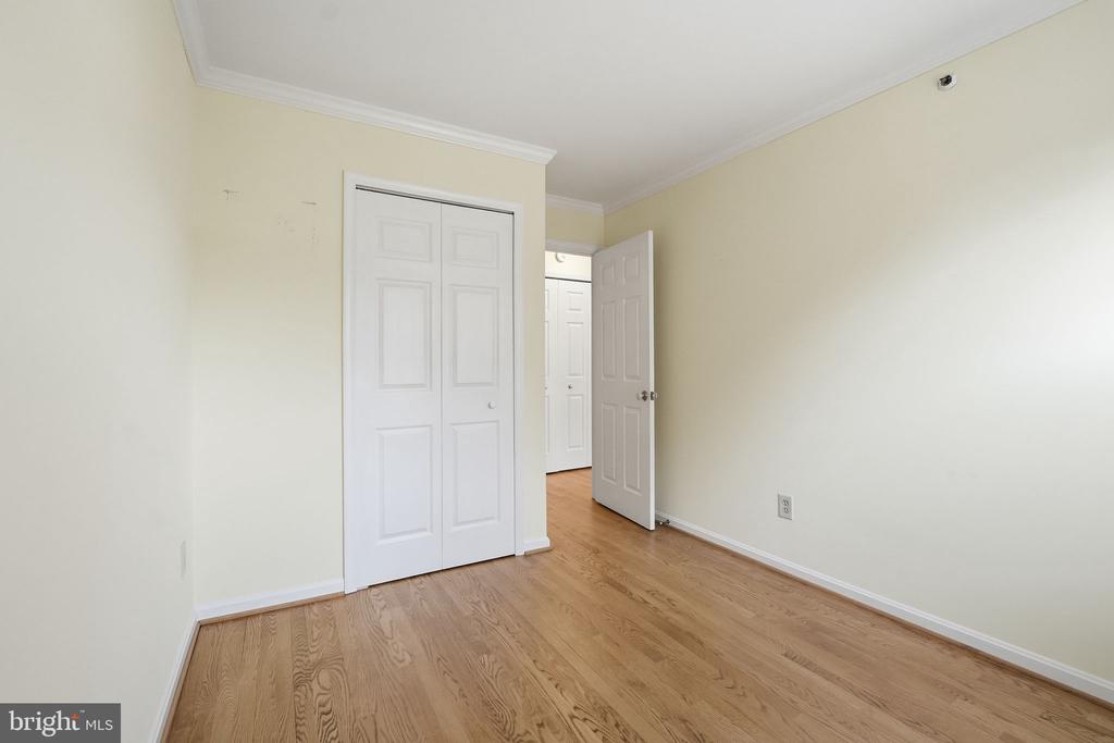 207 LOCUST STREET A SE