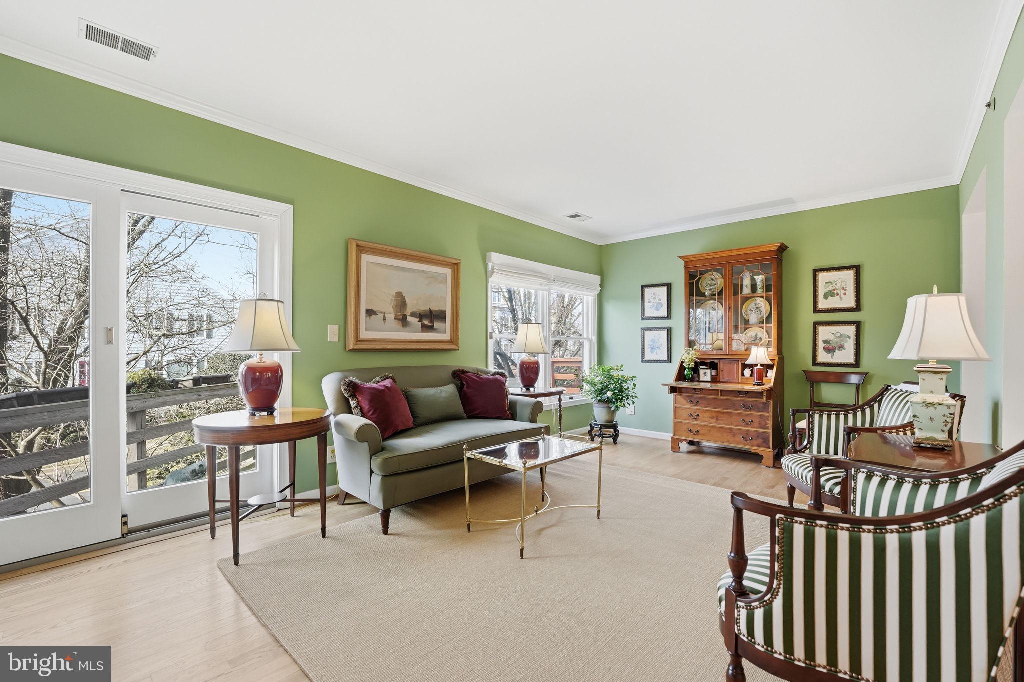 207 LOCUST STREET A SE