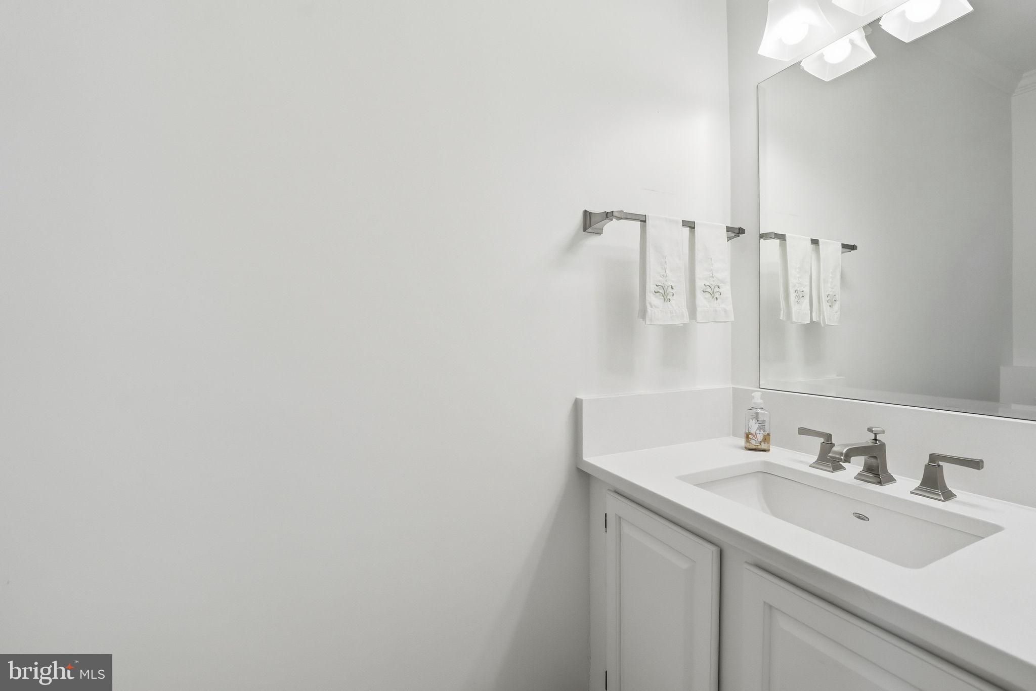 207 LOCUST STREET A SE