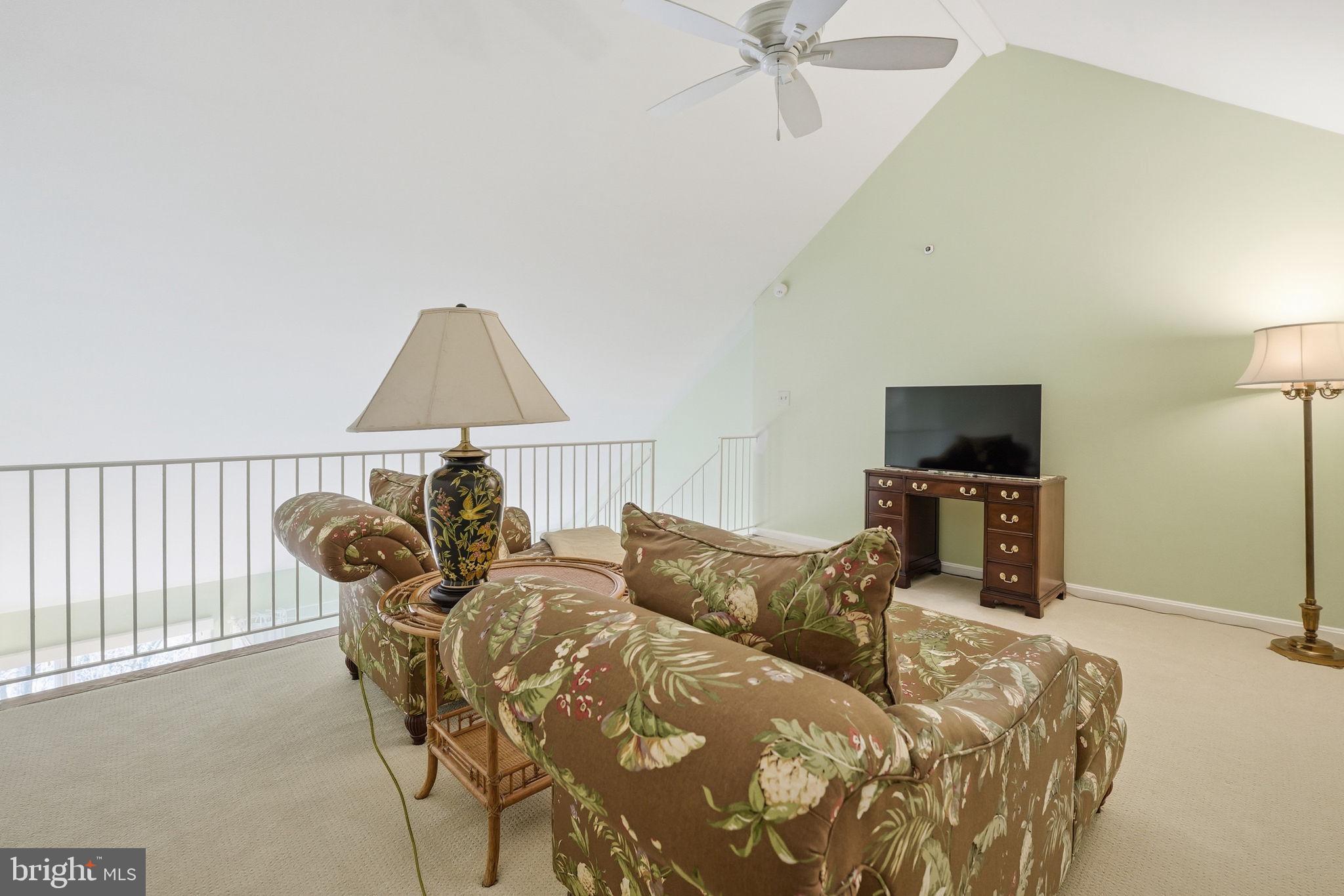 207 LOCUST STREET A SE