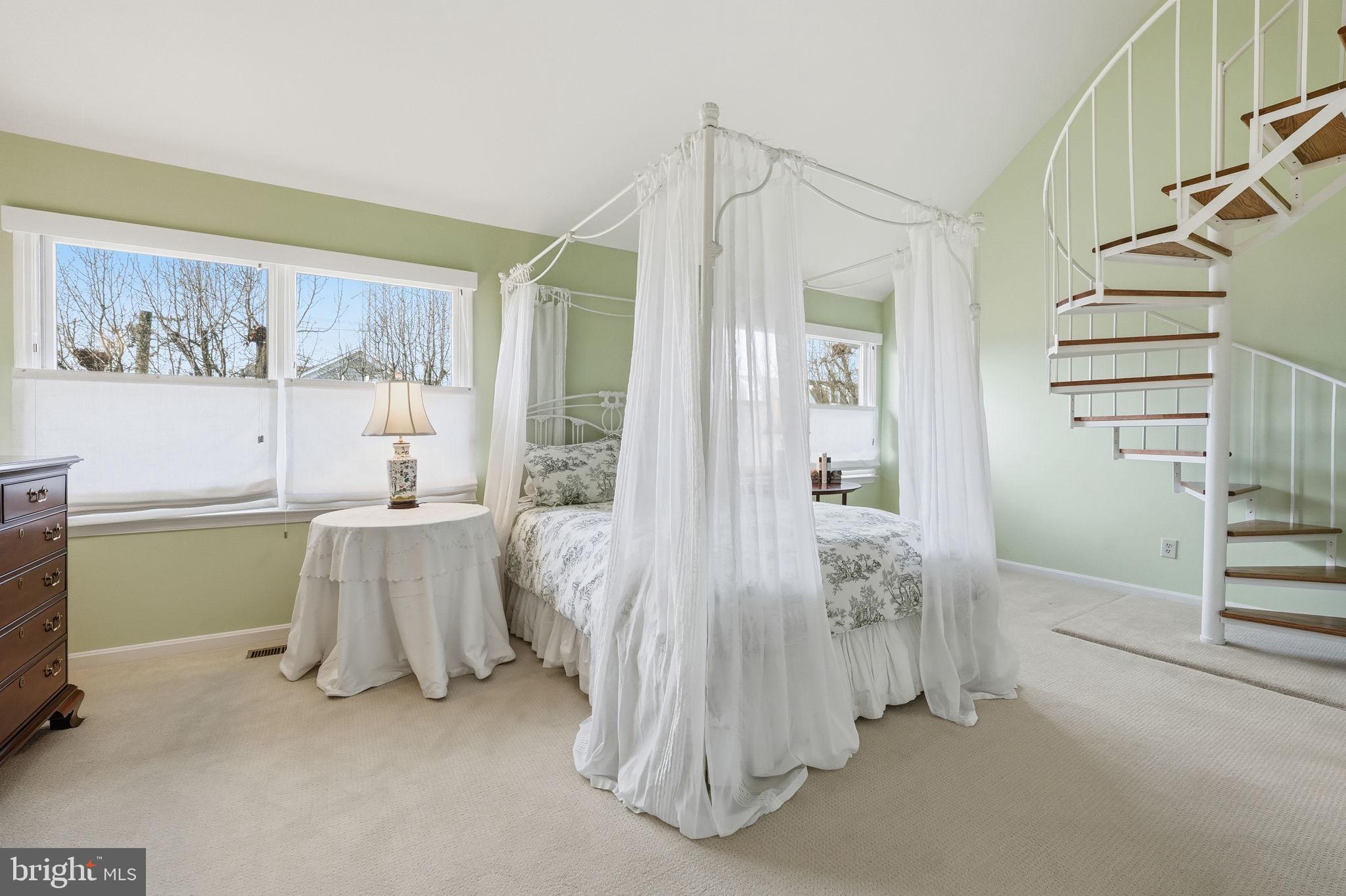 207 LOCUST STREET A SE