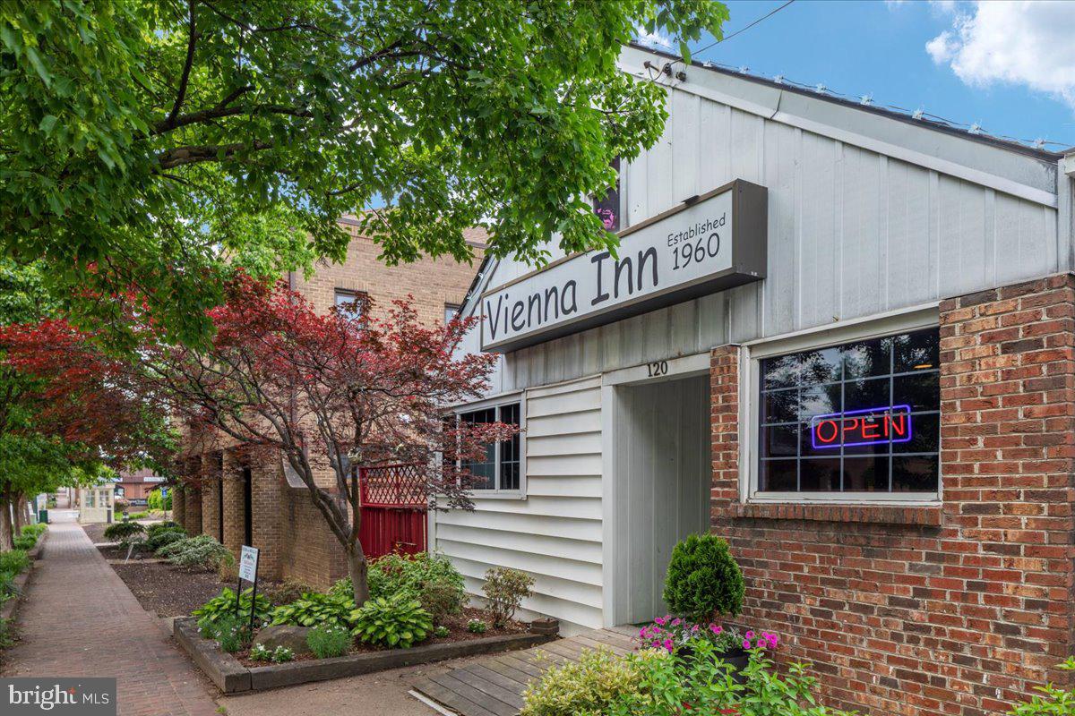 1435 ROSEWOOD HILL DRIVE