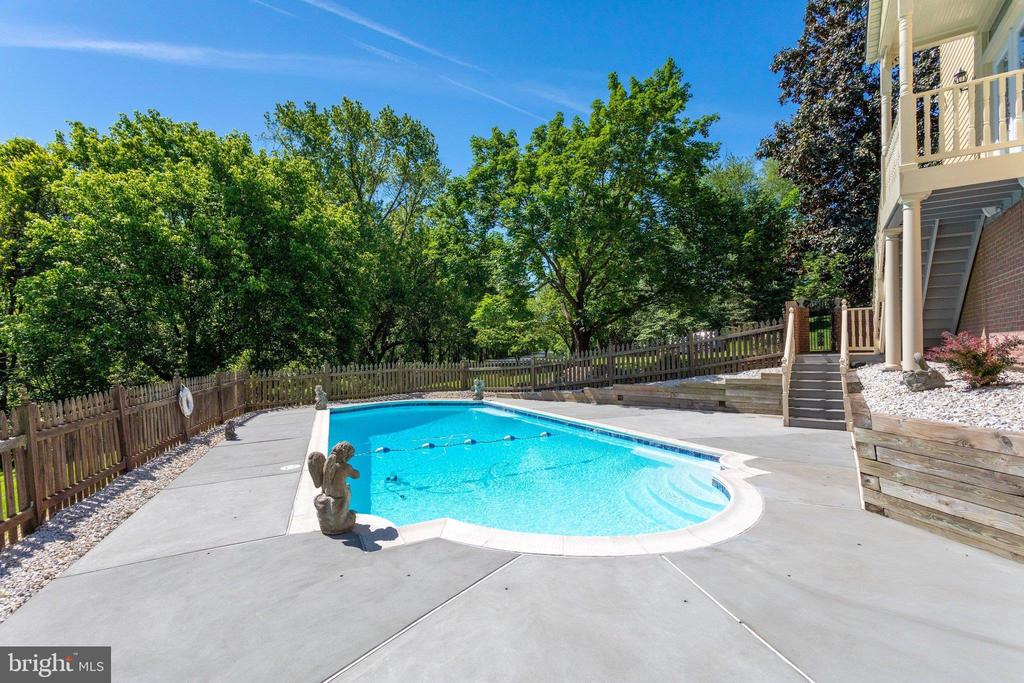 1435 ROSEWOOD HILL DRIVE