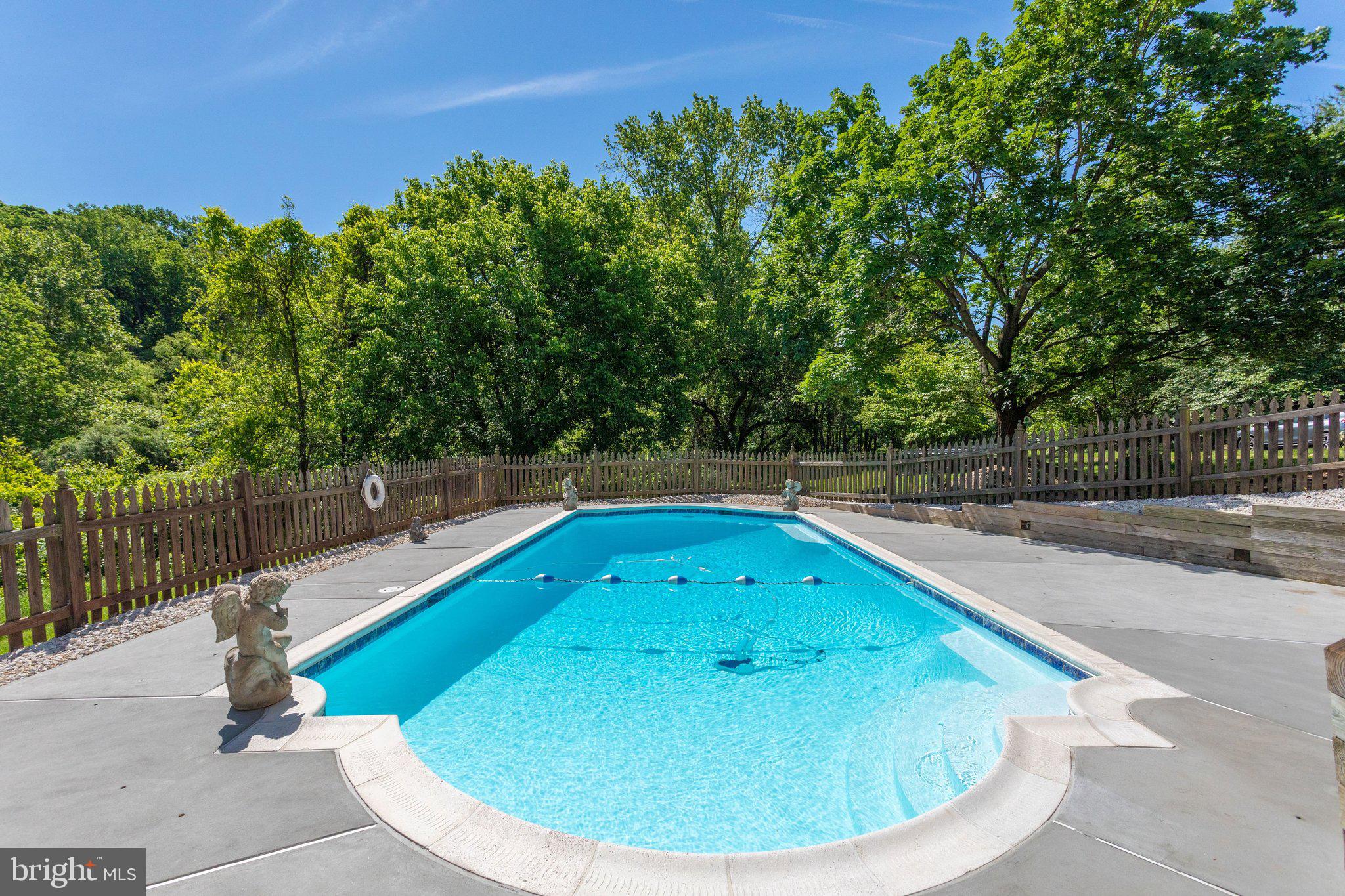 1435 ROSEWOOD HILL DRIVE