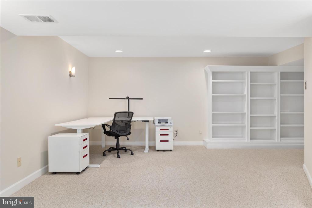 1435 ROSEWOOD HILL DRIVE
