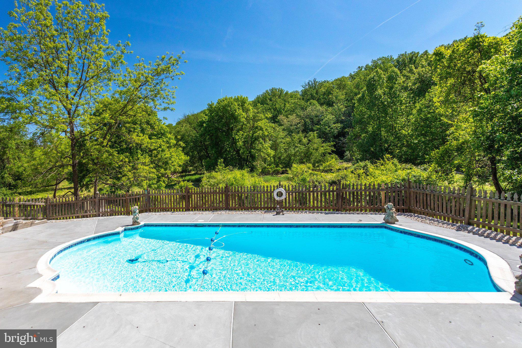 1435 ROSEWOOD HILL DRIVE