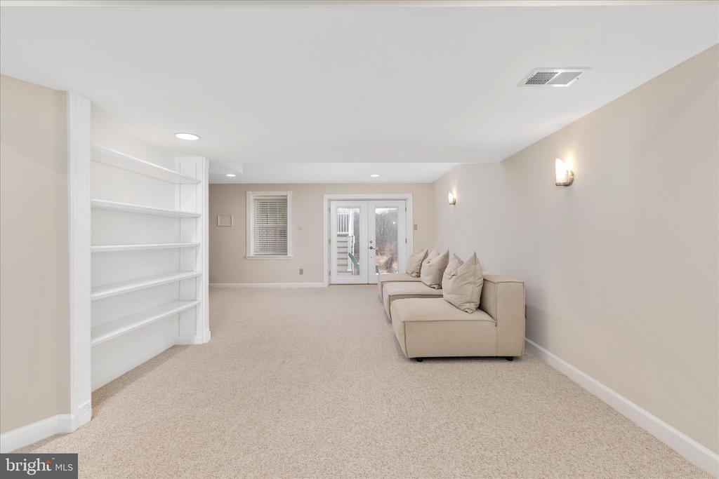 1435 ROSEWOOD HILL DRIVE