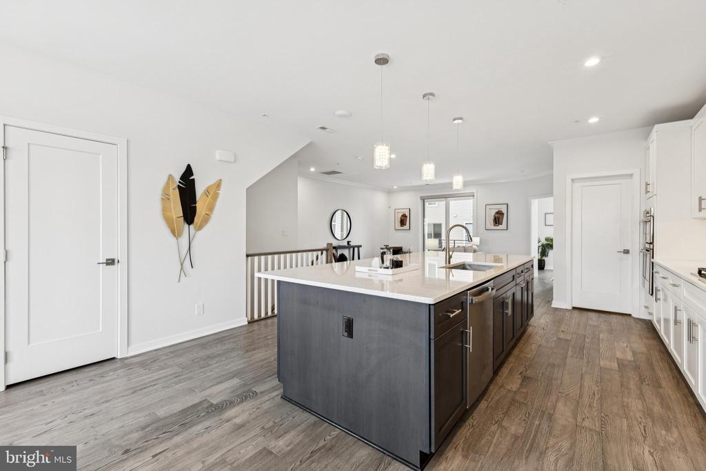 4635 CHARGER PLACE 805