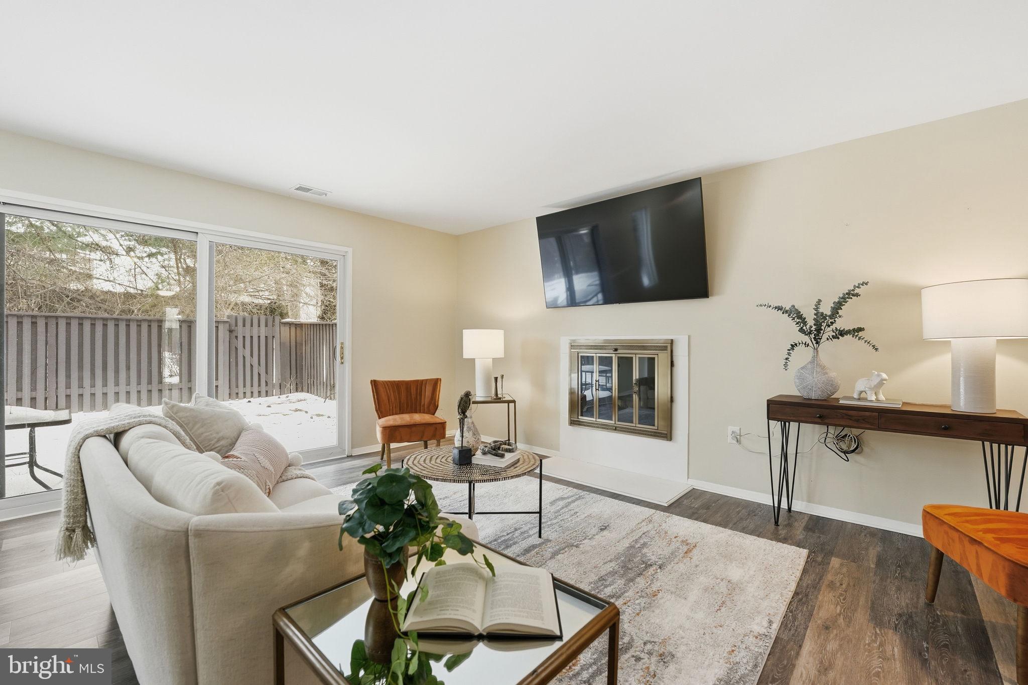 1735 IVY OAK SQUARE 7