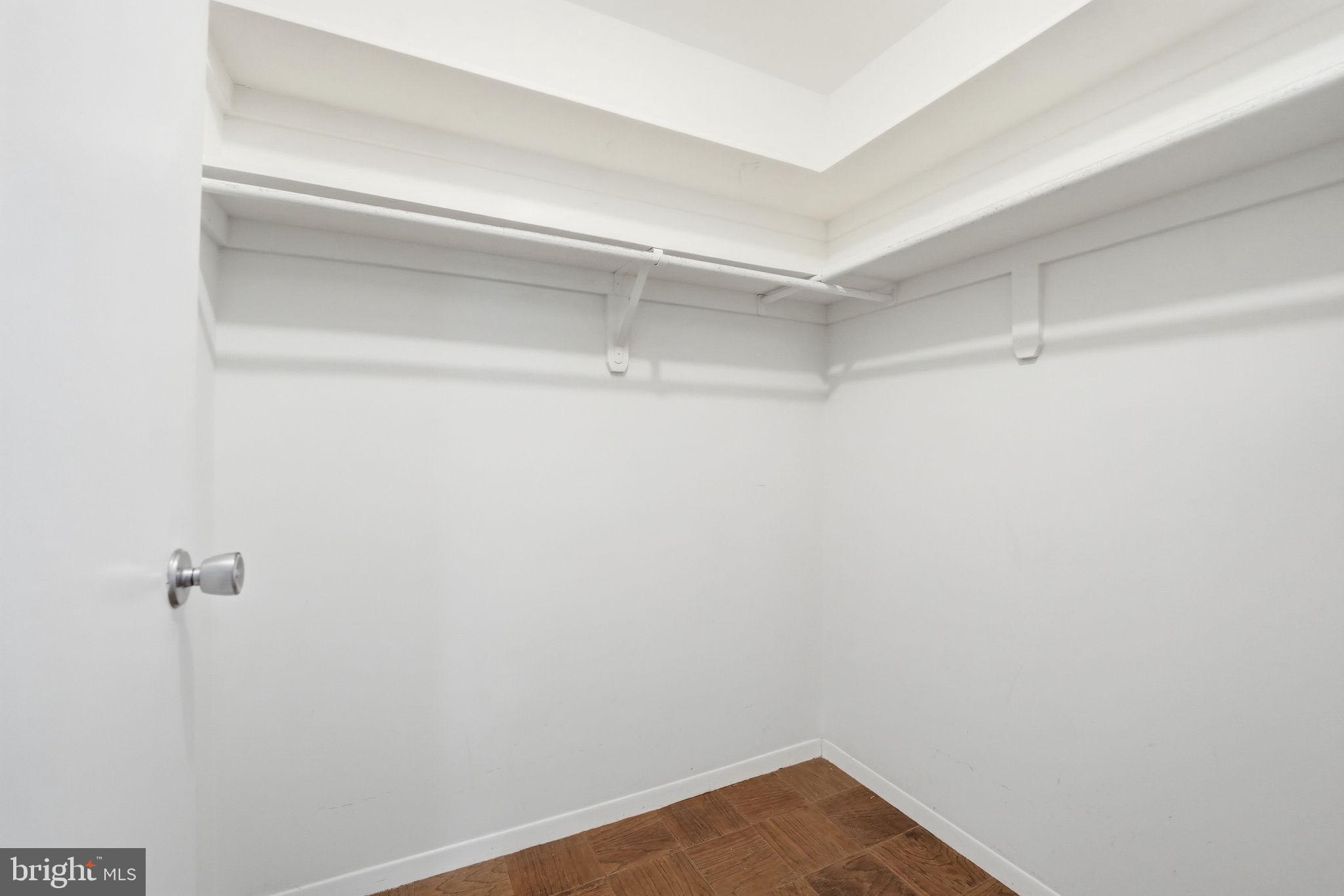 1735 IVY OAK SQUARE 7